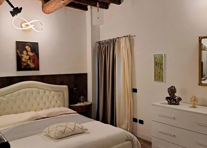 Centro Storico, Centralissimo Luxury Smeraldo Suite Doccia Idromassaggio ,Paniere Gratuito Con Piccola Colazione