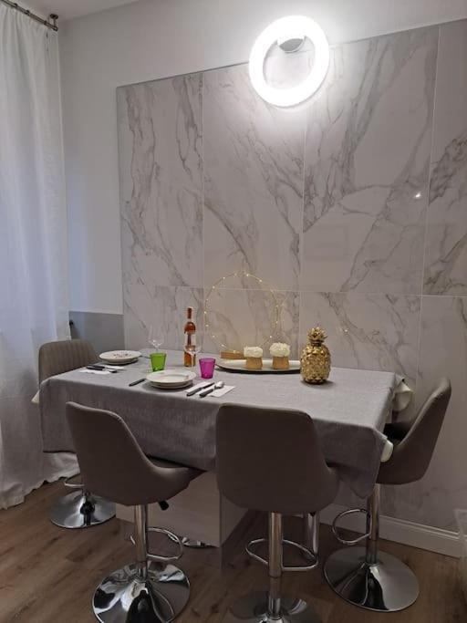 Centro Storico Luxury Smeraldo Suite: Historic Elegance With Hydromassage *
